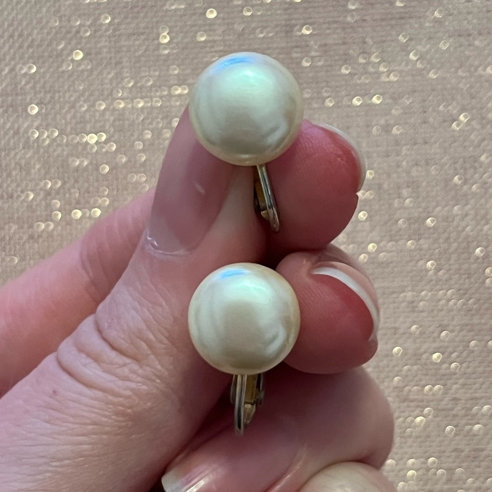 Marvella Vintage Ivory Imitation Pearl Screw Back Stud Earrings